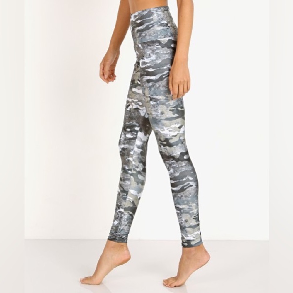 Onzie marble camo high waisted leggings size XS